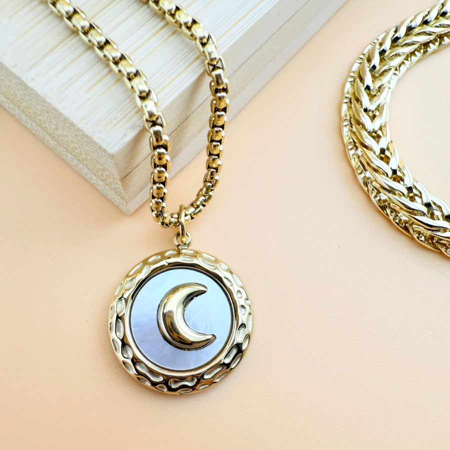 COLIER MOON