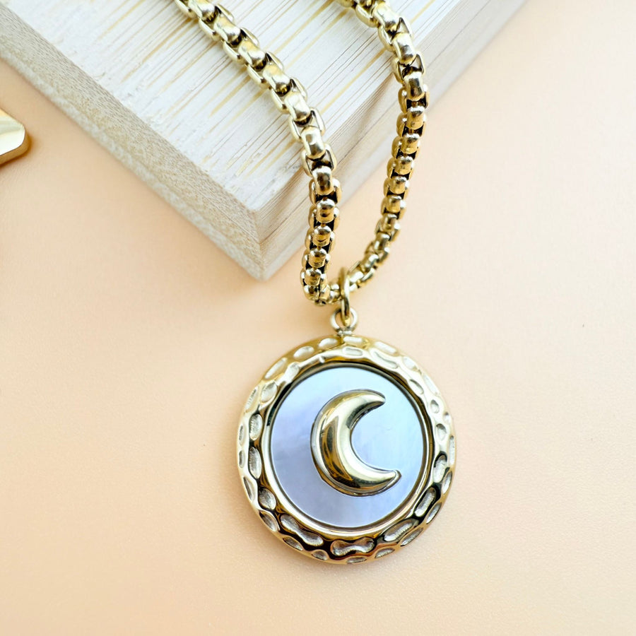 COLIER MOON
